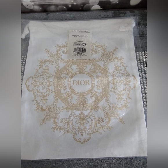 Dior Beauty Limited Edition Holiday Drawstring Pouch- 2023-NEW - Picture 2 of 4